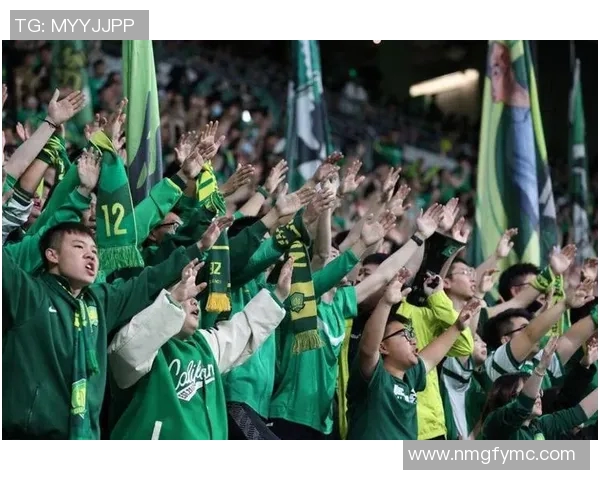 中国足球球迷热情助力球星崛起 他们是背后无声的力量 中国足球球迷热情助力球星崛起 他们是背后无声的力量