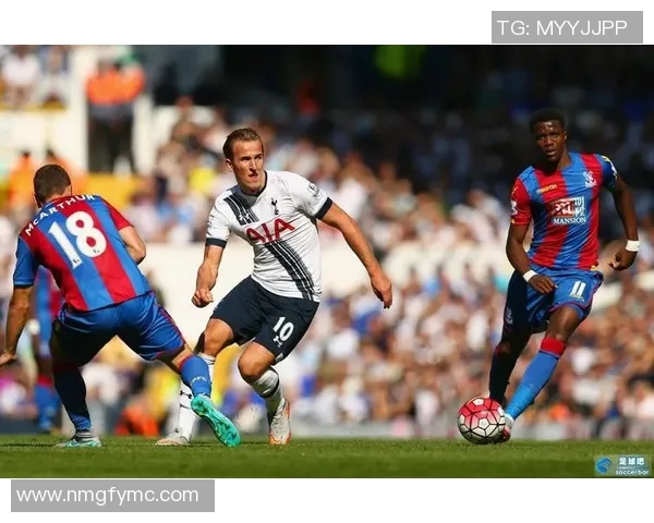 高清炫彩足球球星互动壁纸合集呈现激情赛场魅力瞬间 高清炫彩足球球星互动壁纸合集呈现激情赛场魅力瞬间